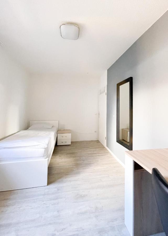 Traumhaftes Privatzimmer In Karlsruhe Buitenkant foto